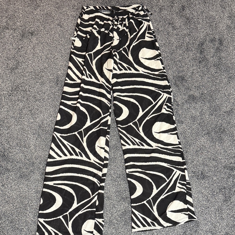 PrettyLittleThing Black & White Swirl Wide-Leg Pants